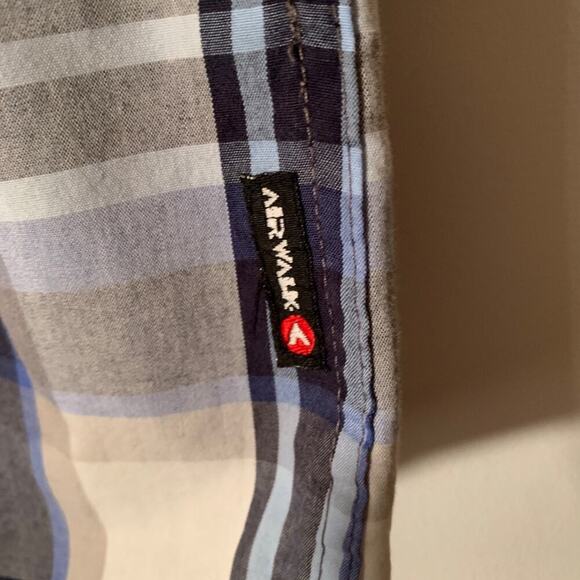 AIRWALK Men's Short Sleeve Casual Button-Down Shirt / Size: Large - Picture 5 of 6